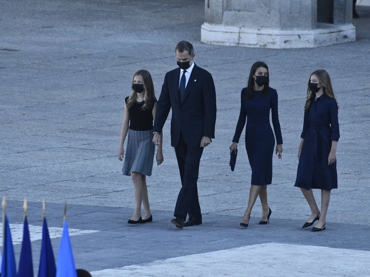 Foto: La familia real, en el homenaje laico a las víctimas del coronavirus. (Limited Pictures)