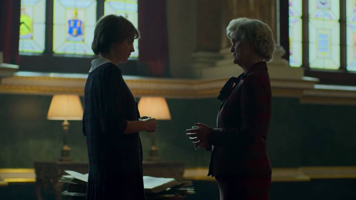 Los personajes de Diana y Lady Fermoy durante una de las lecciones. (Netflix)