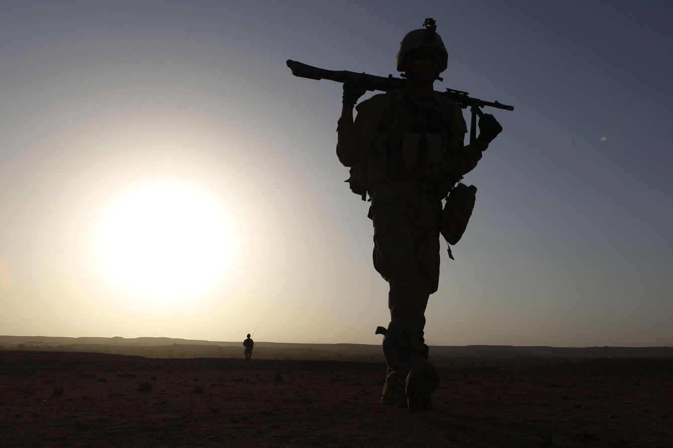 Un 'marine' estadounidense durante una patrulla en la provincia afgana de Helmand, en noviembre de 2010. (Reuters)