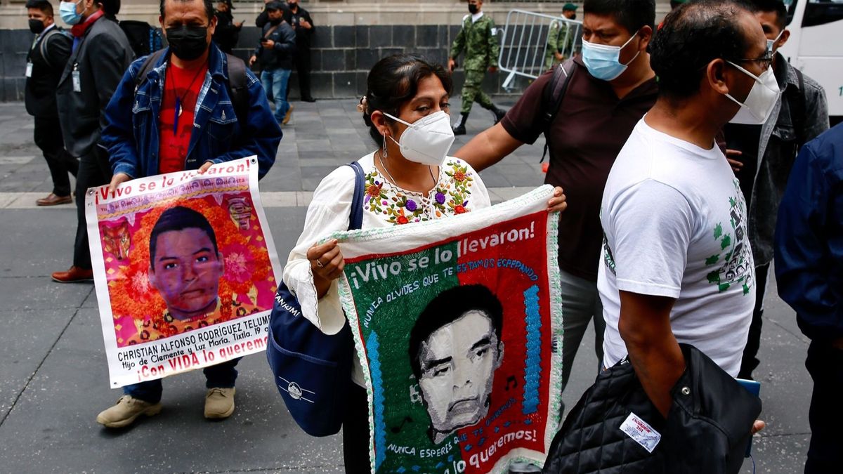 Identifican a un tercer estudiante del caso Ayotzinapa: 7 años después, aún quedan 40