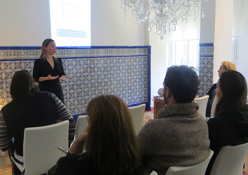 Foto: Lucía Barrachina, durante una charla.