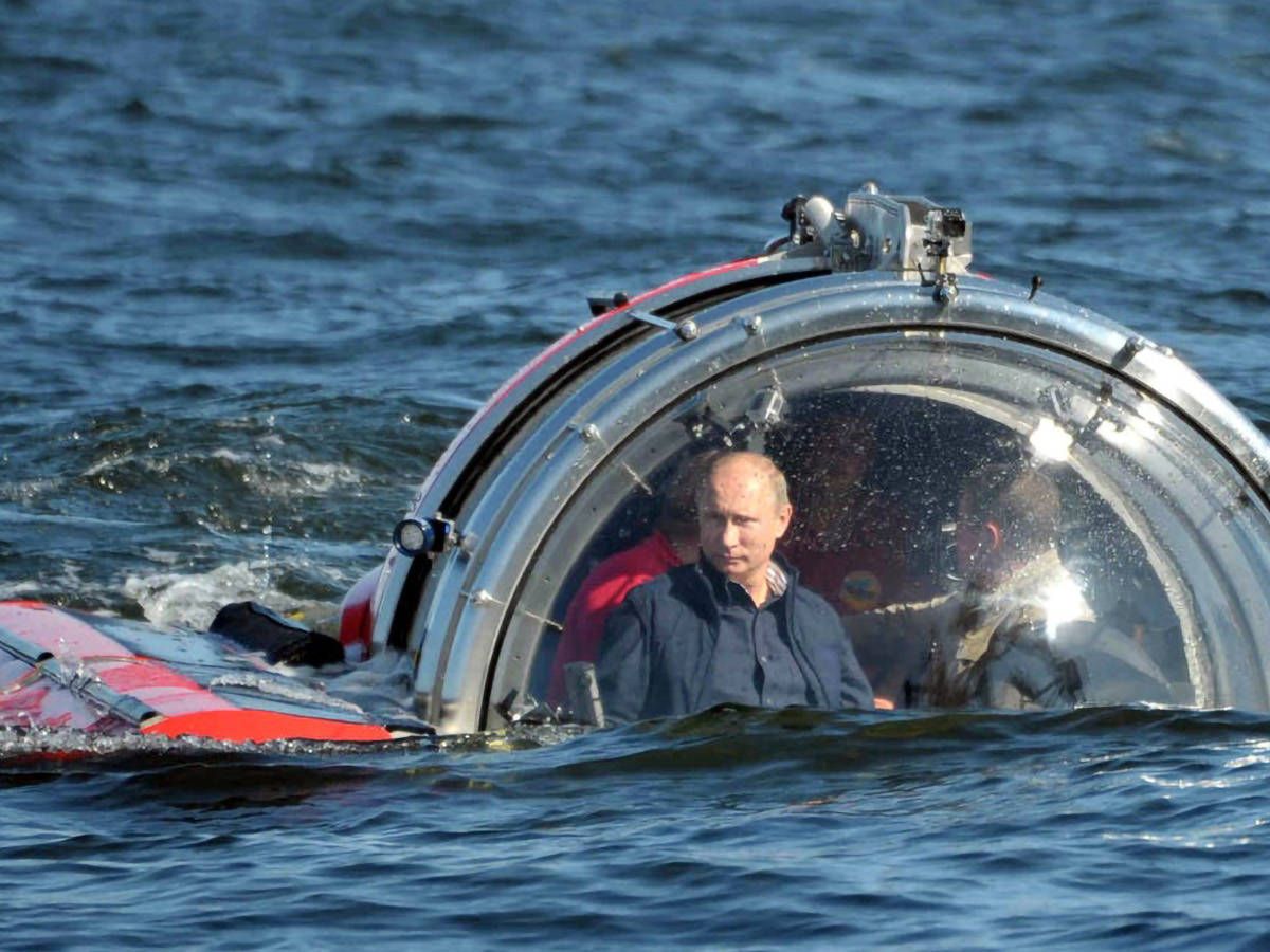 Foto: Putin en un sumergible. (Kremlin)