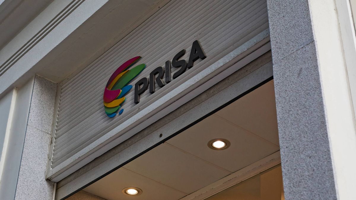 Los accionistas de Prisa afines a Moncloa buscan inversores para comprar 'El País' y la SER
