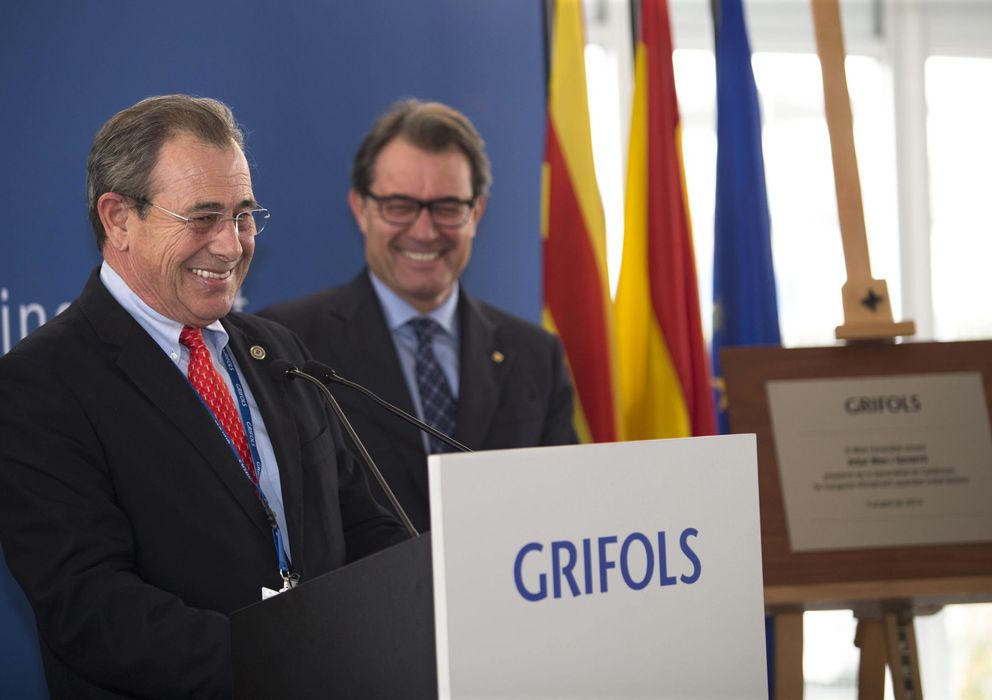Foto: El presidente de Grifols, Víctor Grifols (i), y el presidente de la Generalitat Artur Mas. (EFE)