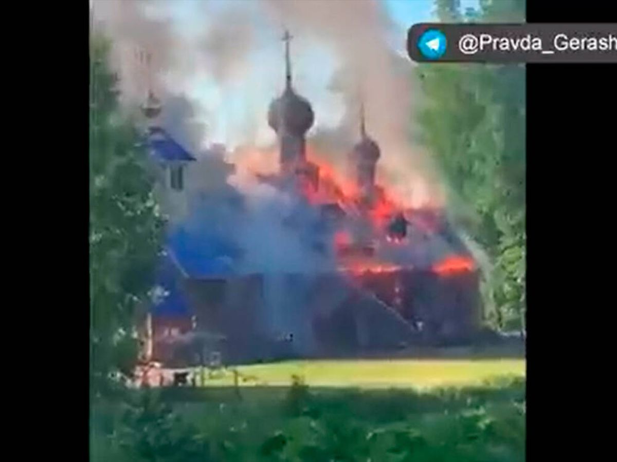 Foto: Iglesia ardiendo en San Petersburgo (Twitter/ @NG67935051)