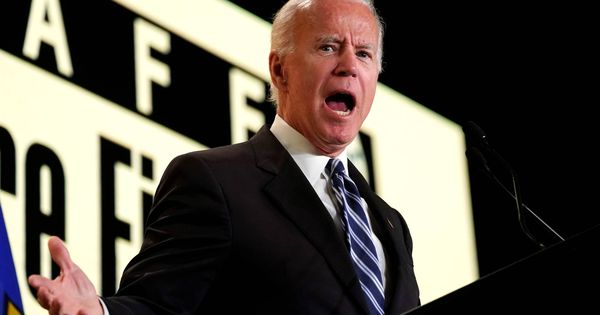 Foto: Joe Biden durante un discurso ante la Asociación Internacional de Bomberos, en Washington. (Reuters)