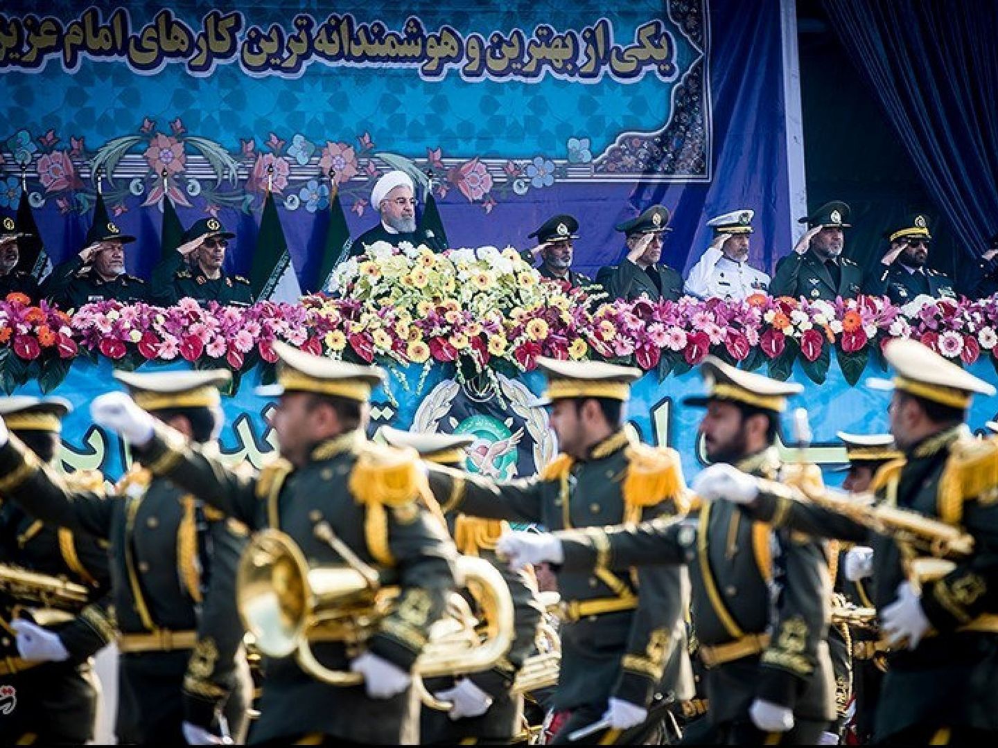 El presidente iraní, Hasan Rohaní, asiste al desfile del Día Nacional del Ejército en Teherán, el 18 de abril de 2018. (Reuters)