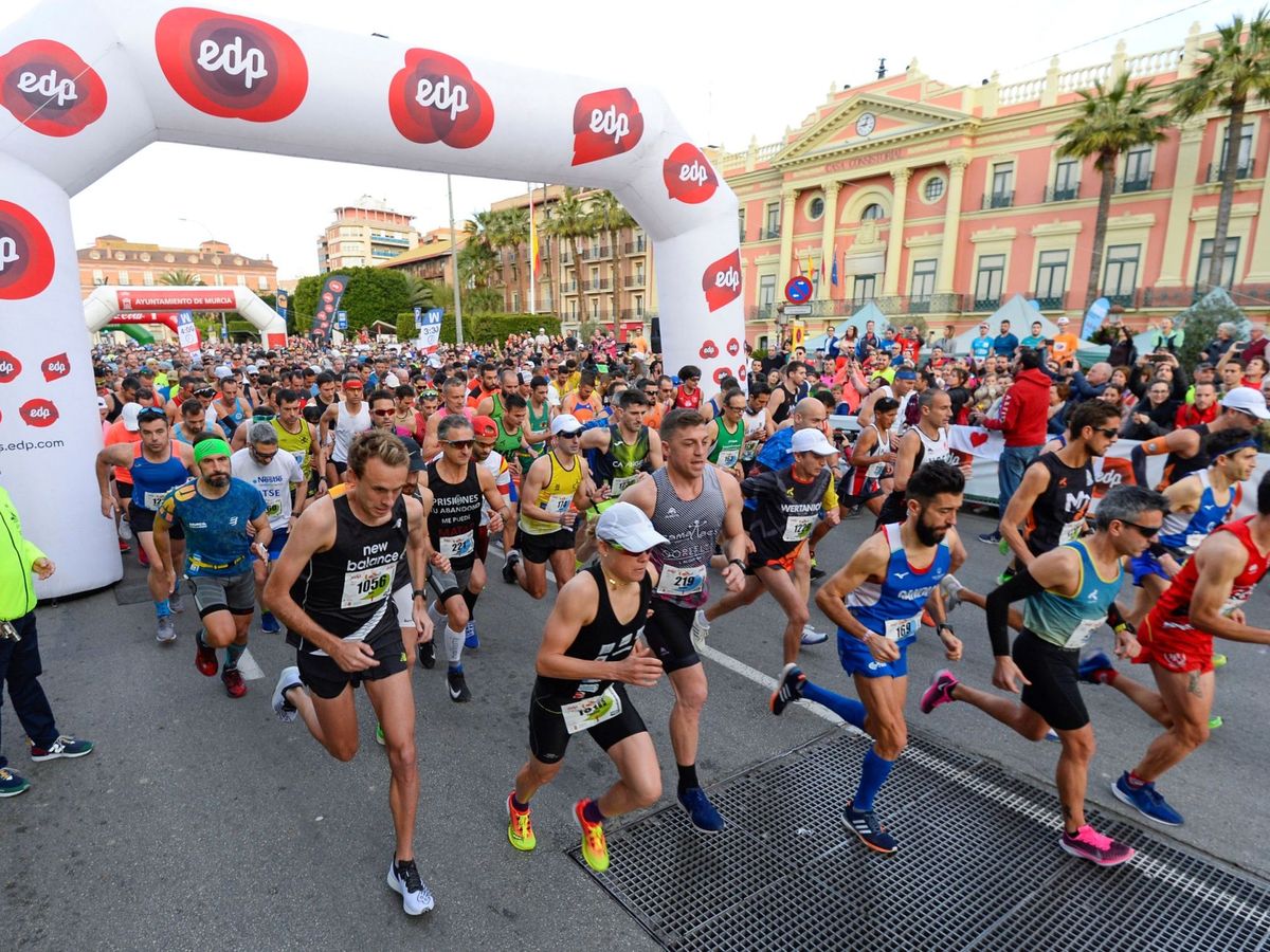 Foto: Maratón de Murcia: horario, cortes de tráfico y dónde aparcar (EFE/Marcial Guilén)