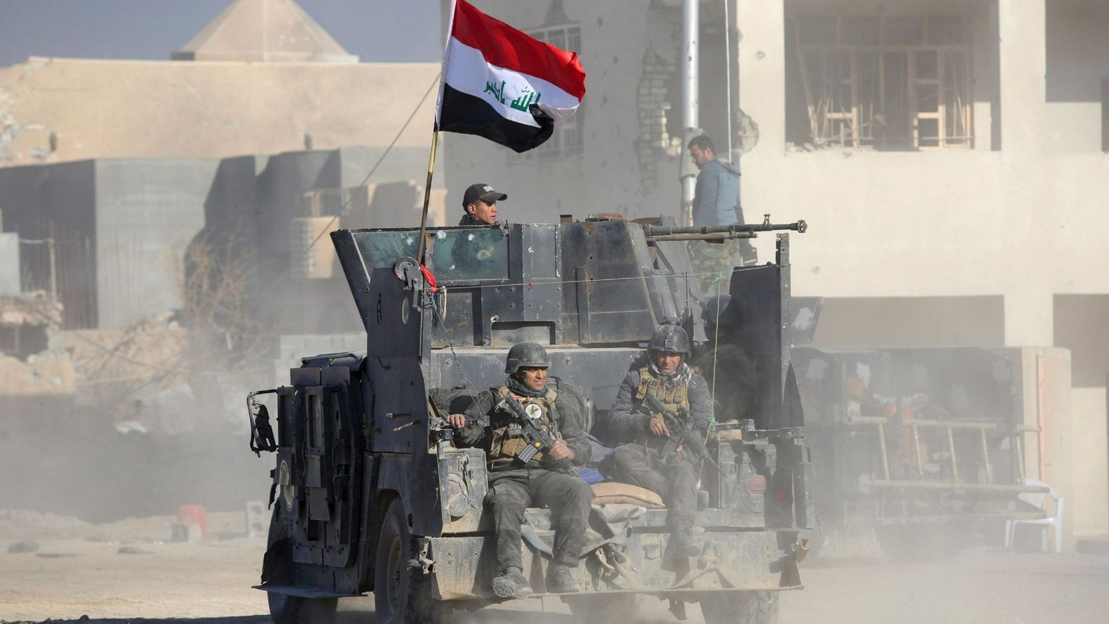 Foto: Miembros del ejército iraquí patrullan la ciudad de Ramadi, reconquistada a los islamistas a principios de semana (Reuters)
