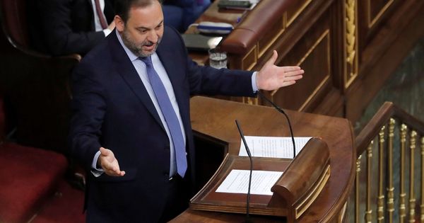 Foto: José Luis Ábalos durante el debate de la moción de censura a Mariano Rajoy | EFE