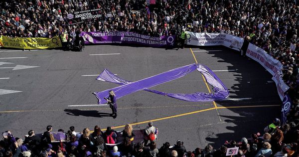 Foto: Manifestación en Valencia on motivo del Día Internacional contra la Violencia hacia las Mujeres. (Efe)