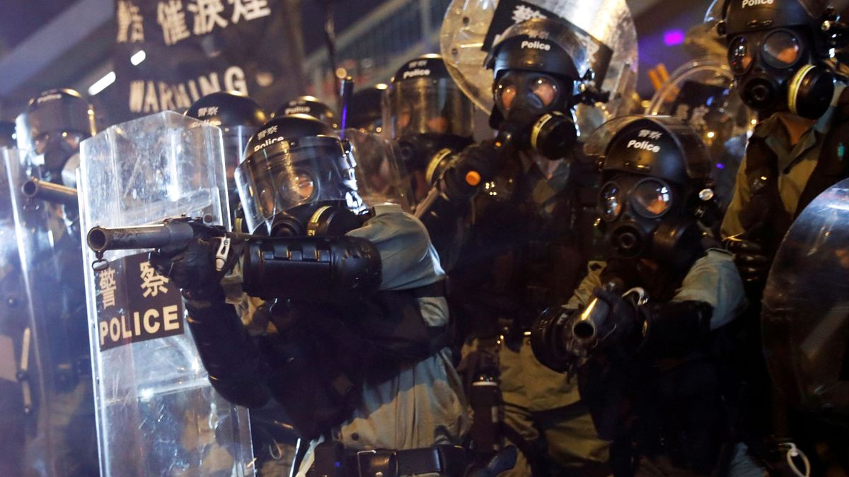 La Policía hongkonesa reprime las protestas en la víspera de la primera huelga general