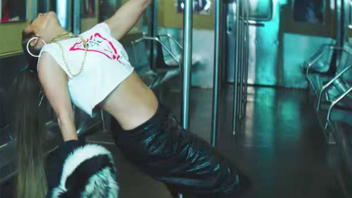 Jennifer Lopez y su sensual pole dance que sube la temperatura en las redes sociales
