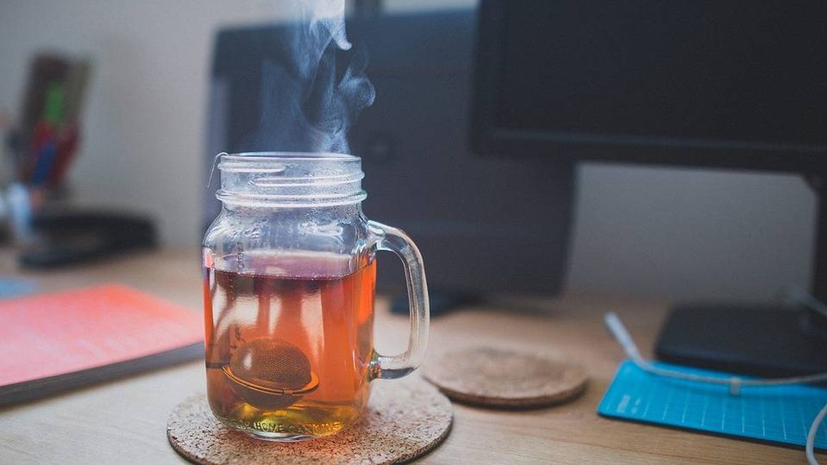La temperatura límite para tomar el té y evitar riesgos de sufrir cáncer