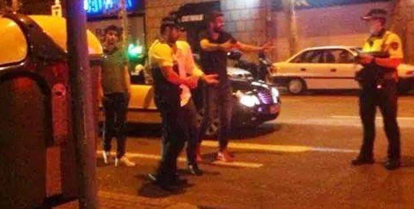 Foto: Gerard Piqué en el momento del incidente con la Guardia Urbana (La Vanguardia).