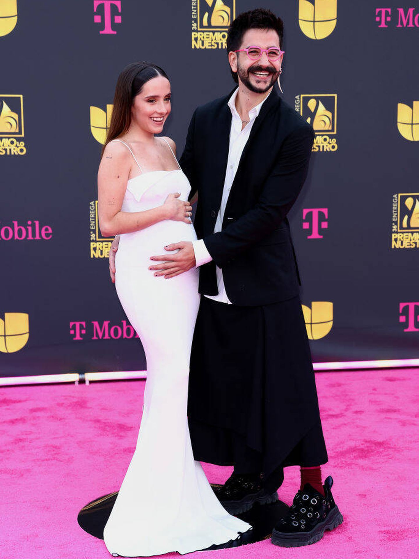 Eva Luna y Camilo, en la alfombra roja de los Premios Lo Nuestro 2024. (Getty Images)