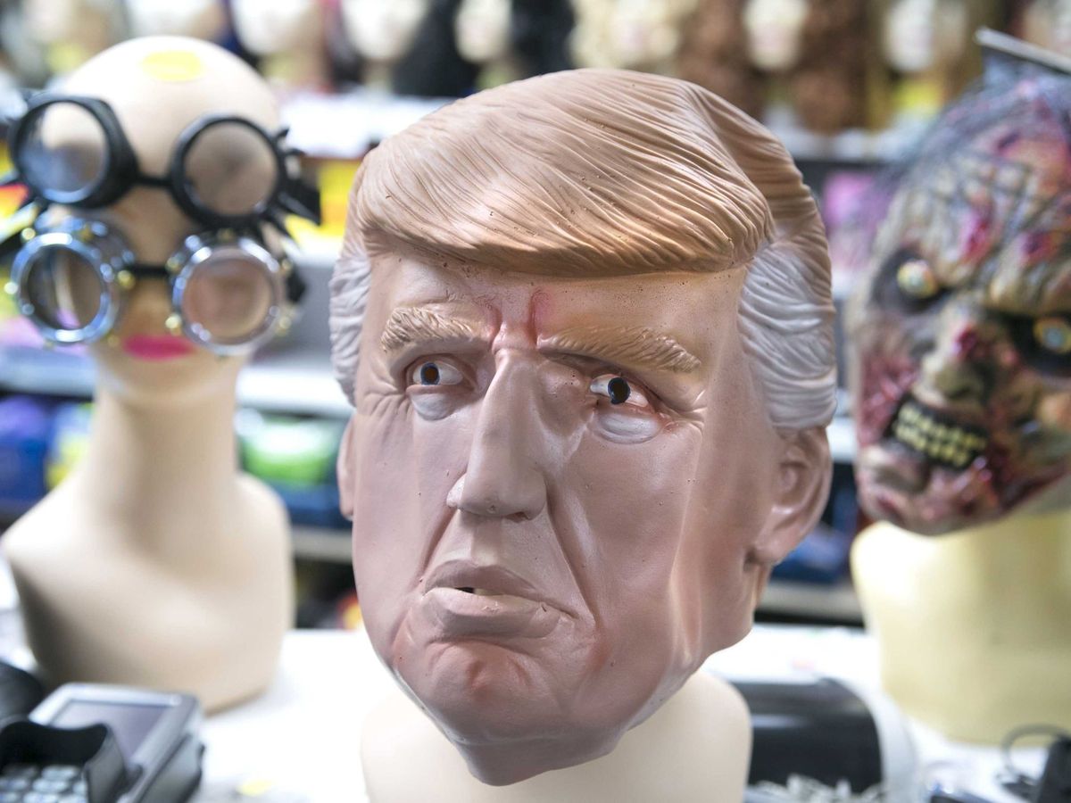Foto: Imagen de archivo de máscaras de Donald Trump. (EFE)