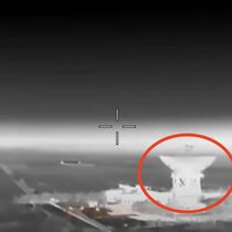 Foto: El dron, dirigiéndose a su objetivo (YouTube/@DI_Ukraine)