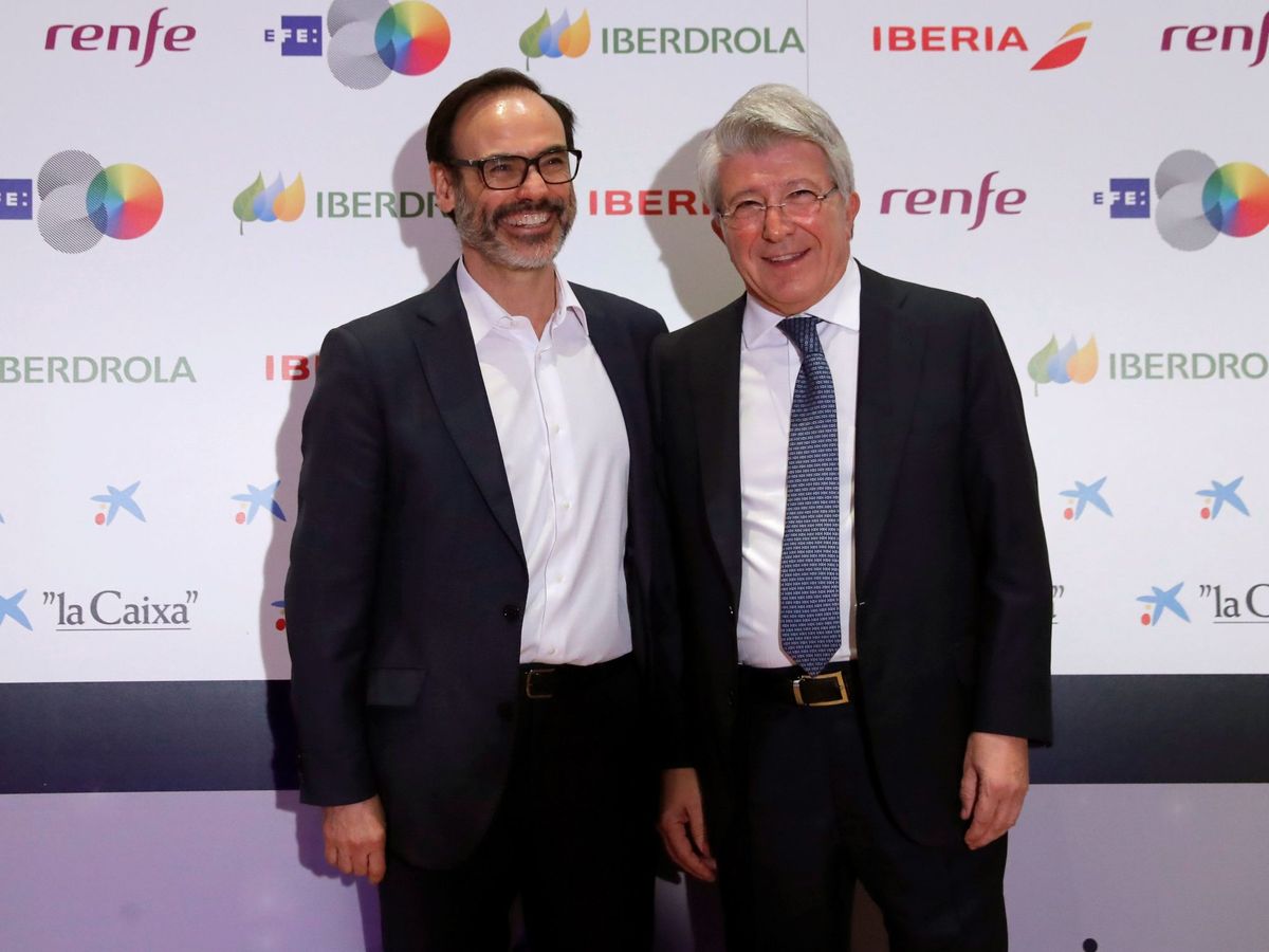 Foto: Fernando Garea (i) junto al presidente del Atlético de Madrid, Enrique Cerezo. (EFE)