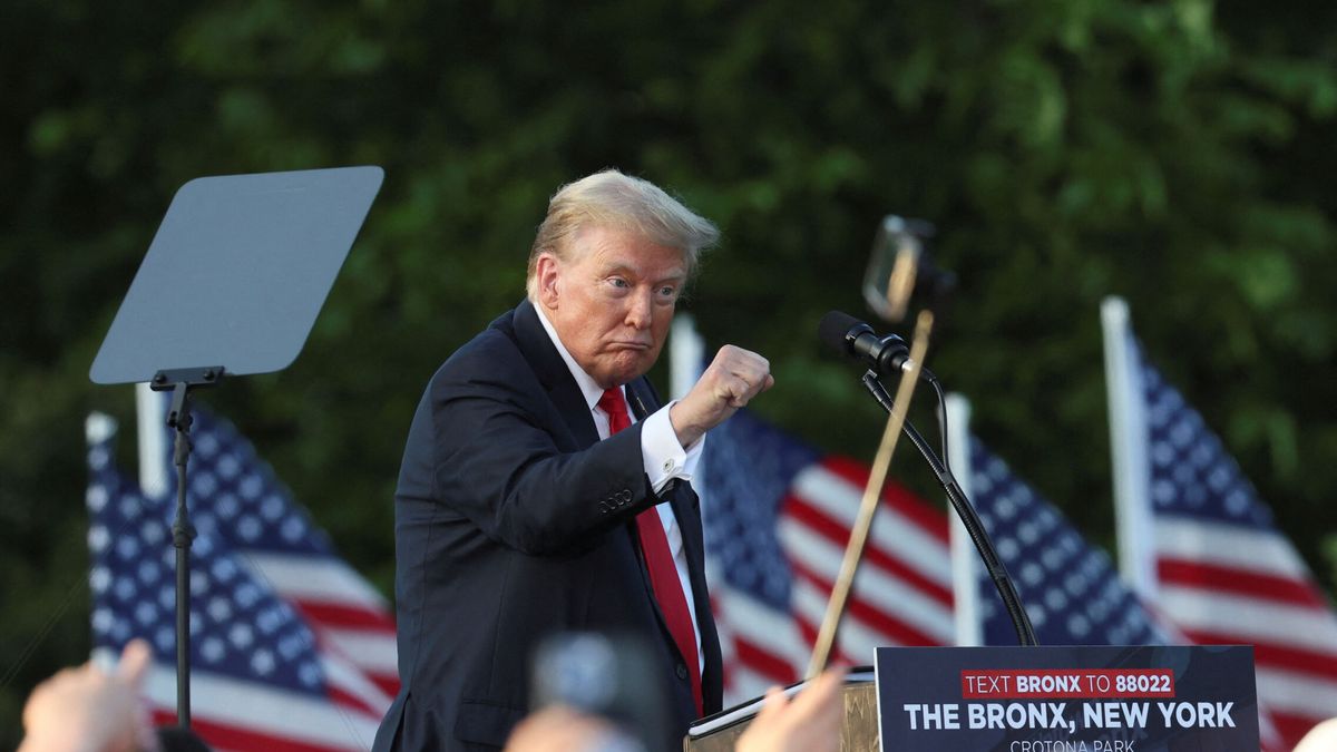 "Haz mi cartera grande de nuevo": ¿qué hace Trump dándose un baño de masas en el Bronx?