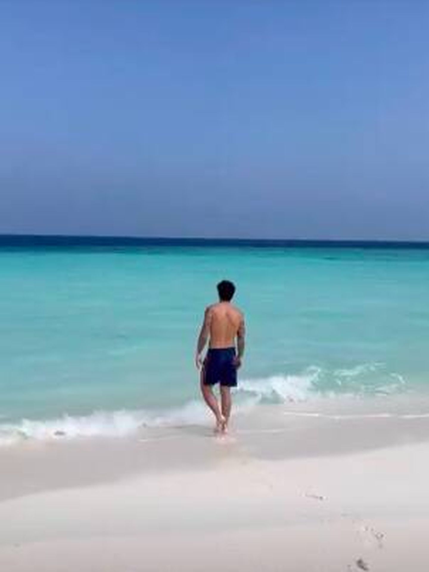 El cantante, en las Maldivas. (Instagram/@alvarodeluna)