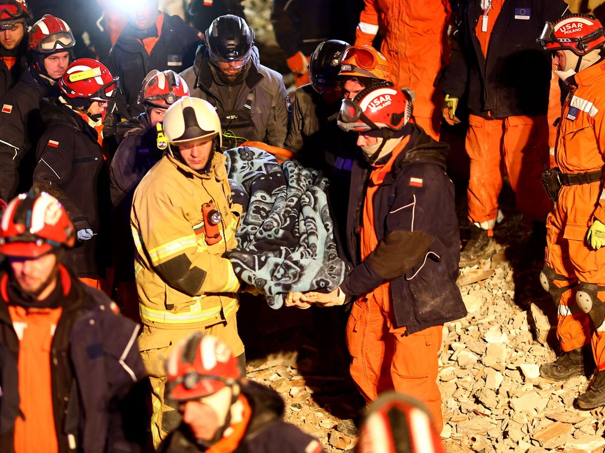 Foto: Operación de rescate en Turquía. (EFE/Sedat Suna)