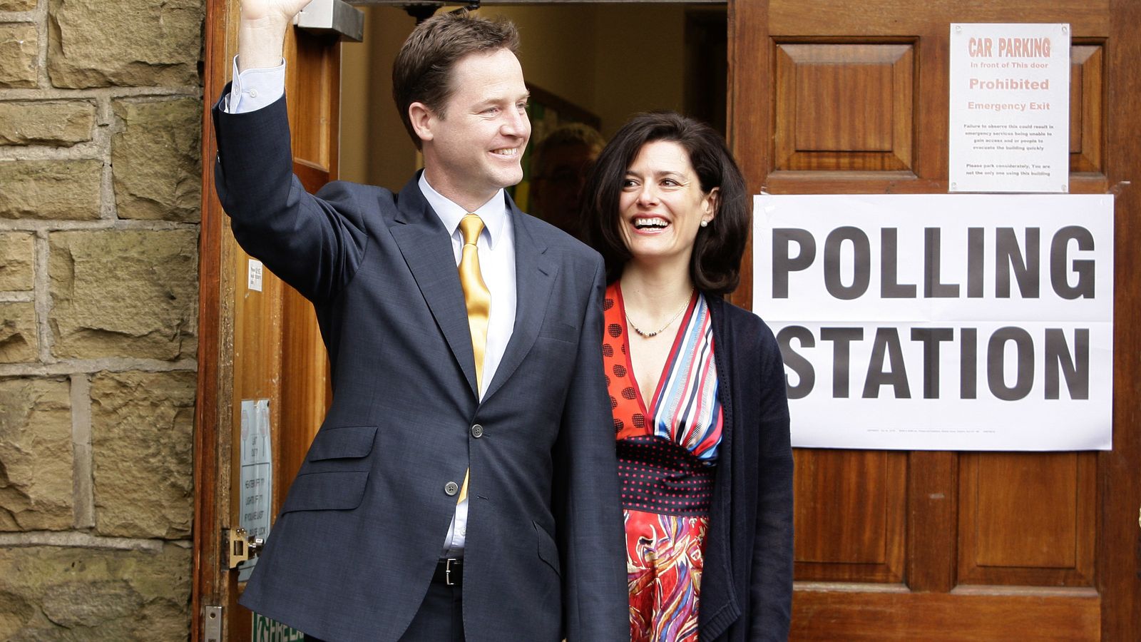 Foto: La abogada Miriam González Durántez, autora del artículo, con su marido, el ex líder del Partido Liberal británico Nick Clegg. (EC)
