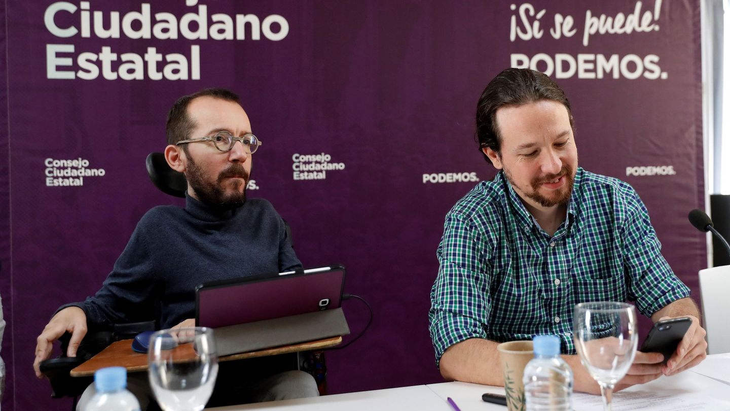 Pablo Iglesias y Pablo Echenique este sábado en el Consejo Ciudadano Estatal de Podemos. (EFE)