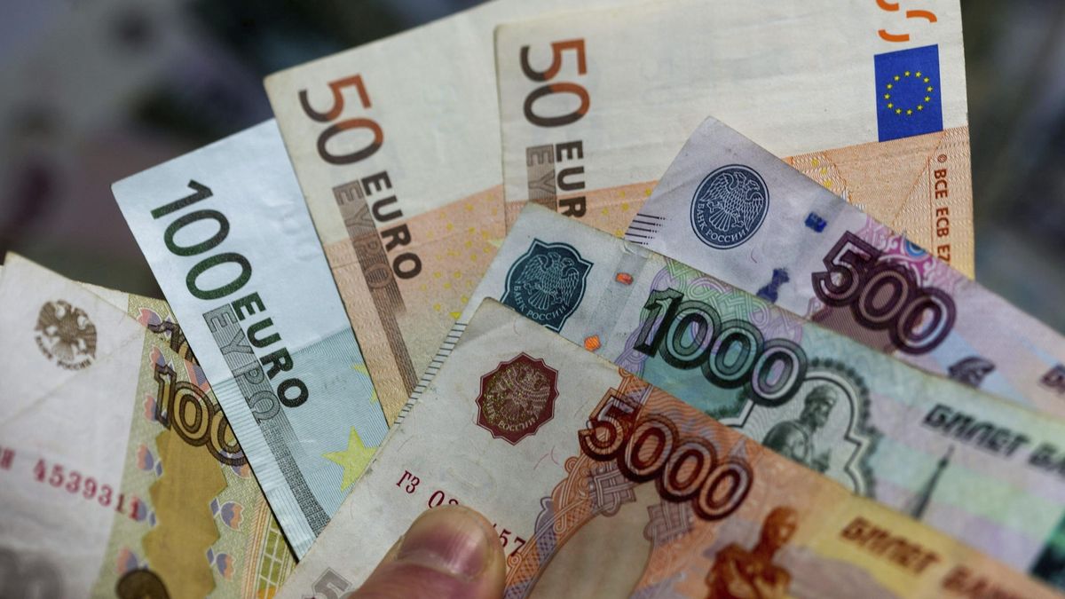 El rublo respira tras la decisión de Rusia de vender sus reservas de divisa extranjera