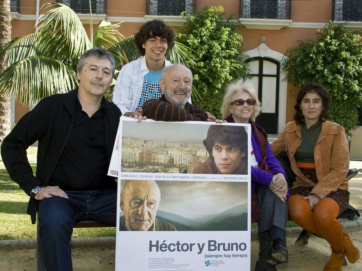 Foto: Txema Blasco (2i), durante la presentación de la película 'Héctor y Bruno'. (EFE/Archivo/Julián Pérez)