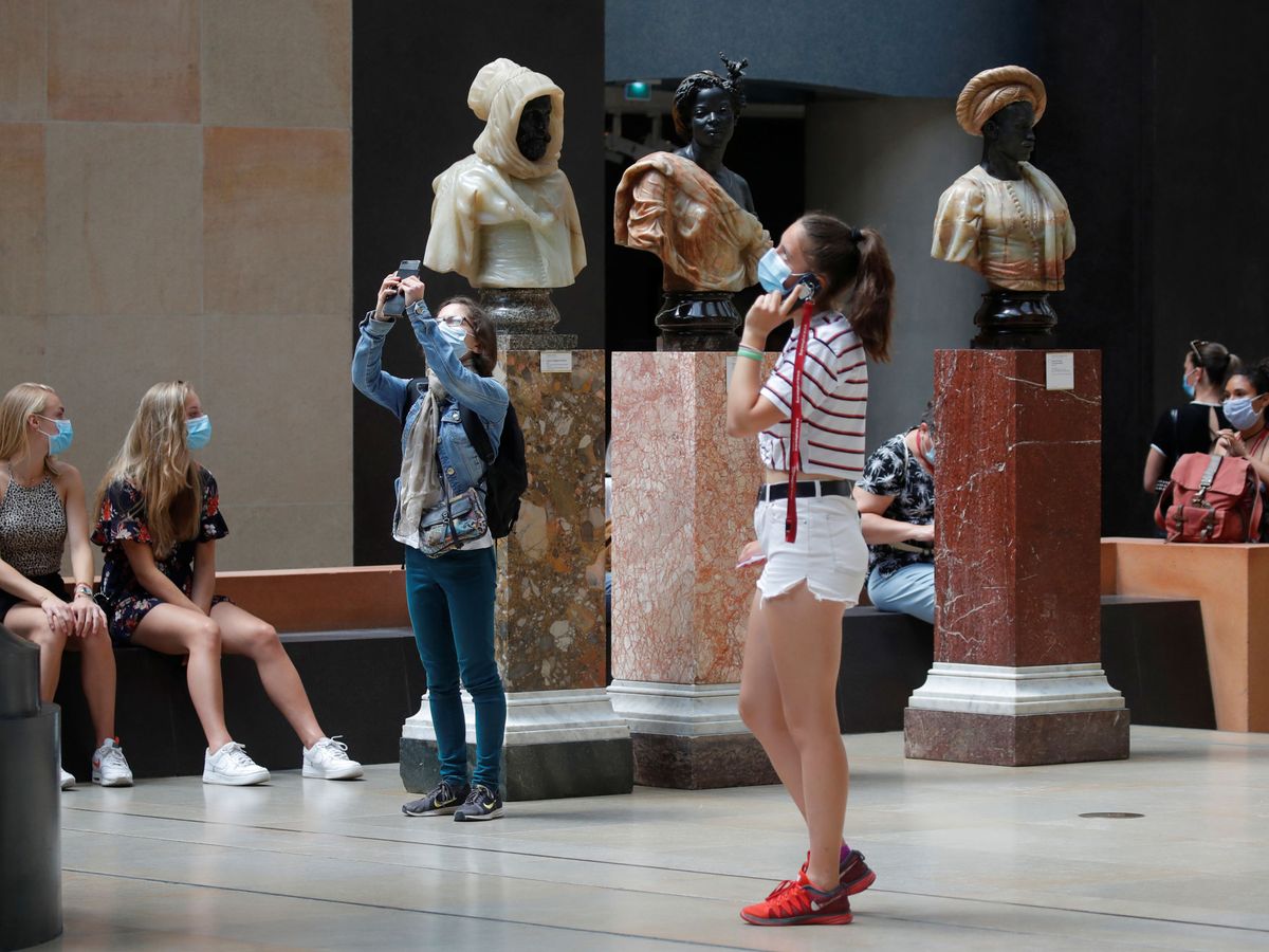 Foto: Un grupo de visitantes en el Museo de Orsay. (Reuters)