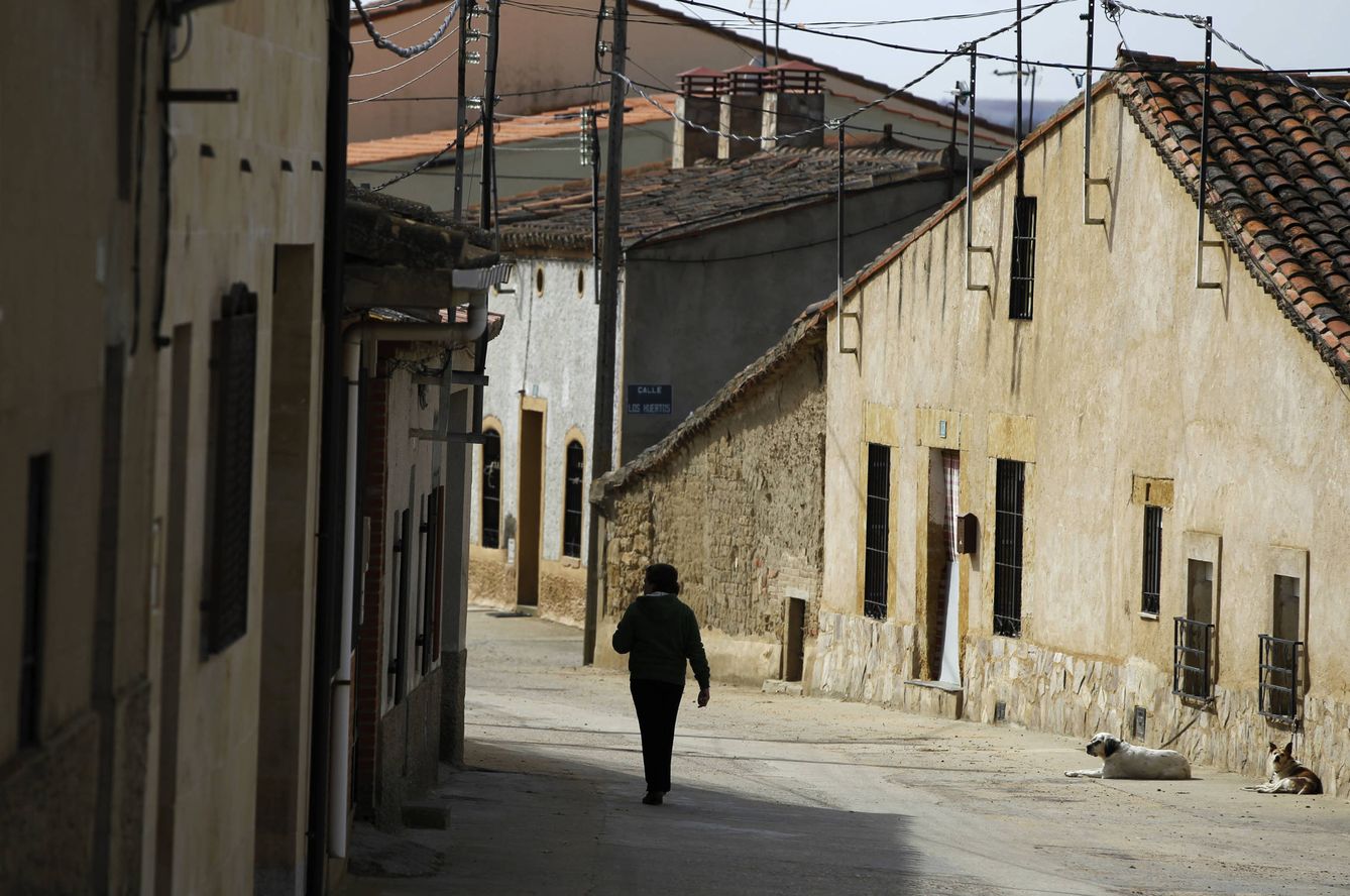 Un habitante solitario en Peleas de Abajo, Zamora. (Reuters/Susana Vera) 
