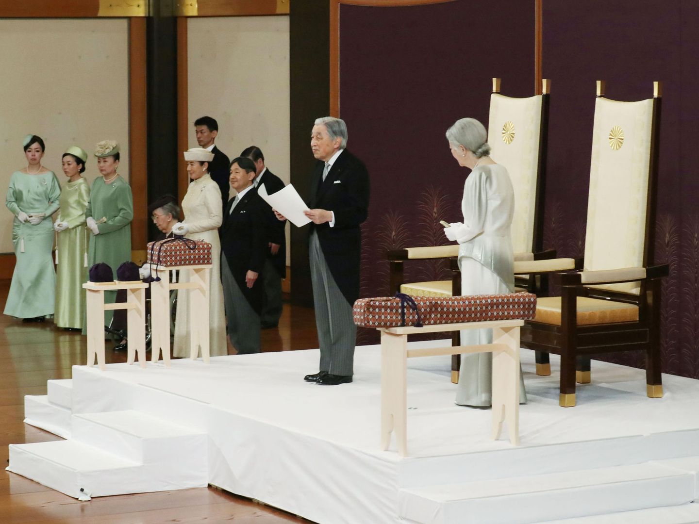 Michiko y Arihito en la ceremonia de abdicación. (Reuters)