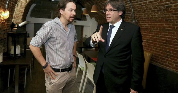 Foto: El expresidente de la Generalitat, Carles Puigdemont, junto al líder de Podemos, Pablo Iglesias. (EFE)