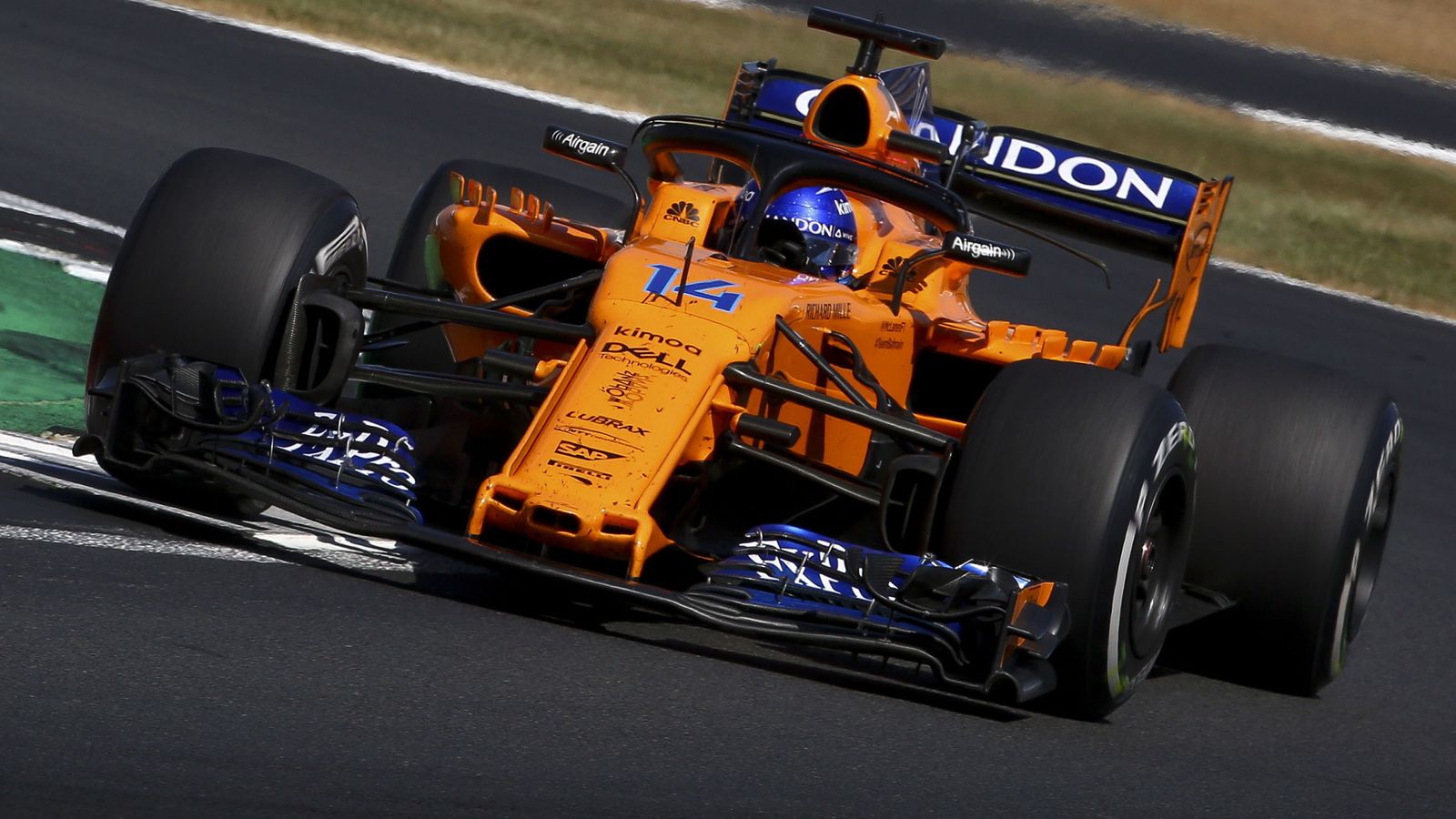 Foto: El McLaren de Fernando Alonso, durante el Gran Premio de Gran Bretaña en el circuito de Silverstone. (EFE)