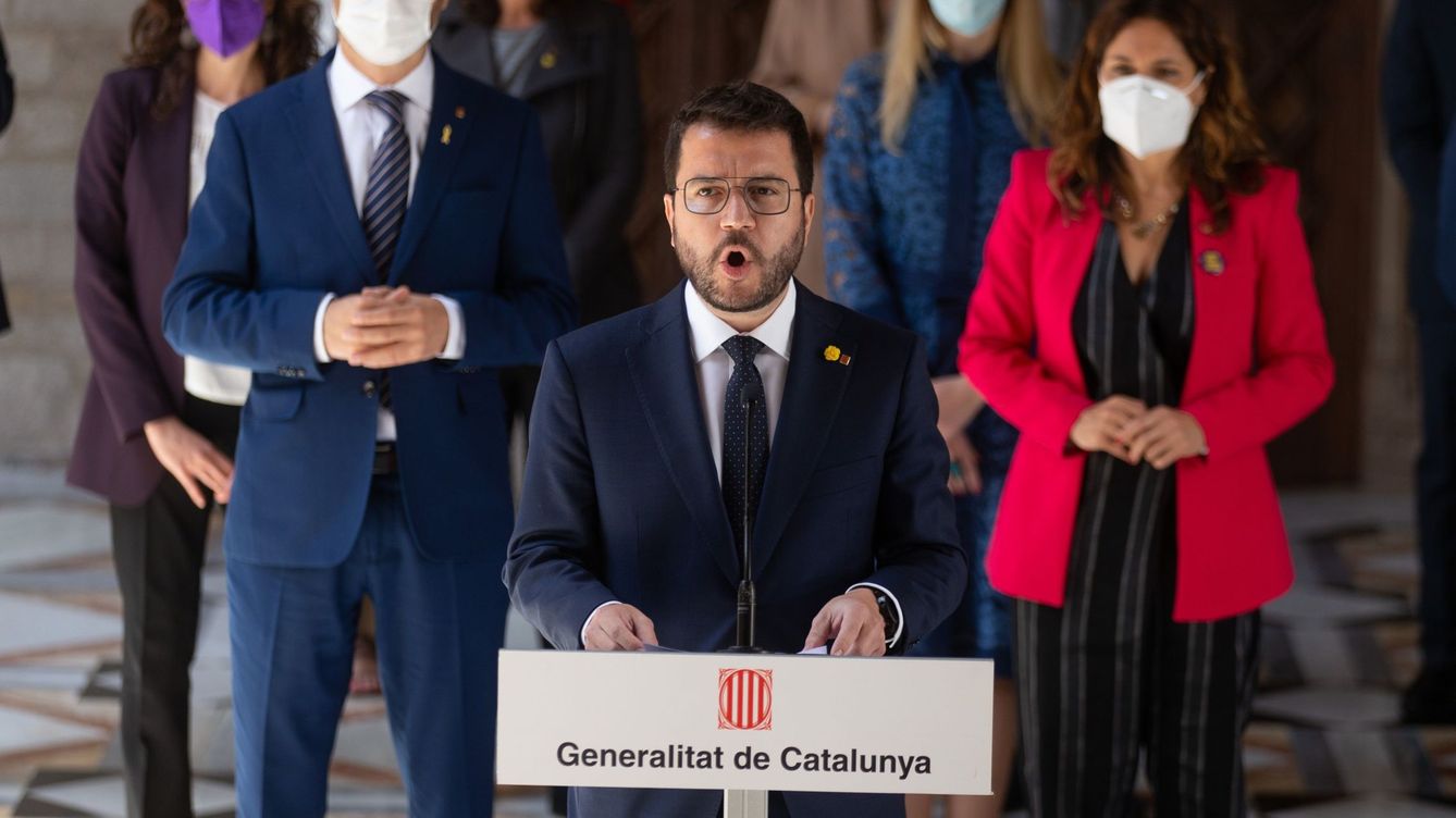Foto: El nuevo presidente de la Generalitat, Pere Aragonès, acompañado por todo su Ejecutivo. (EFE)