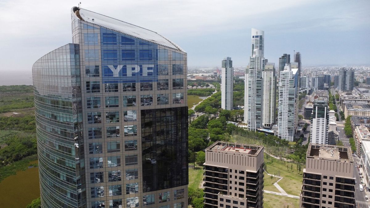 La Justicia de EEUU congela el pago de los 16.000 M de Argentina por expropiar YPF