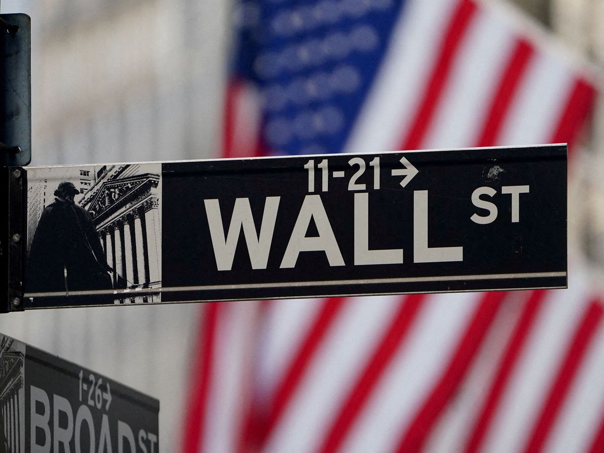 Foto: Cartel de la calle Wall Street. (Reuters/Carlo Allegri)