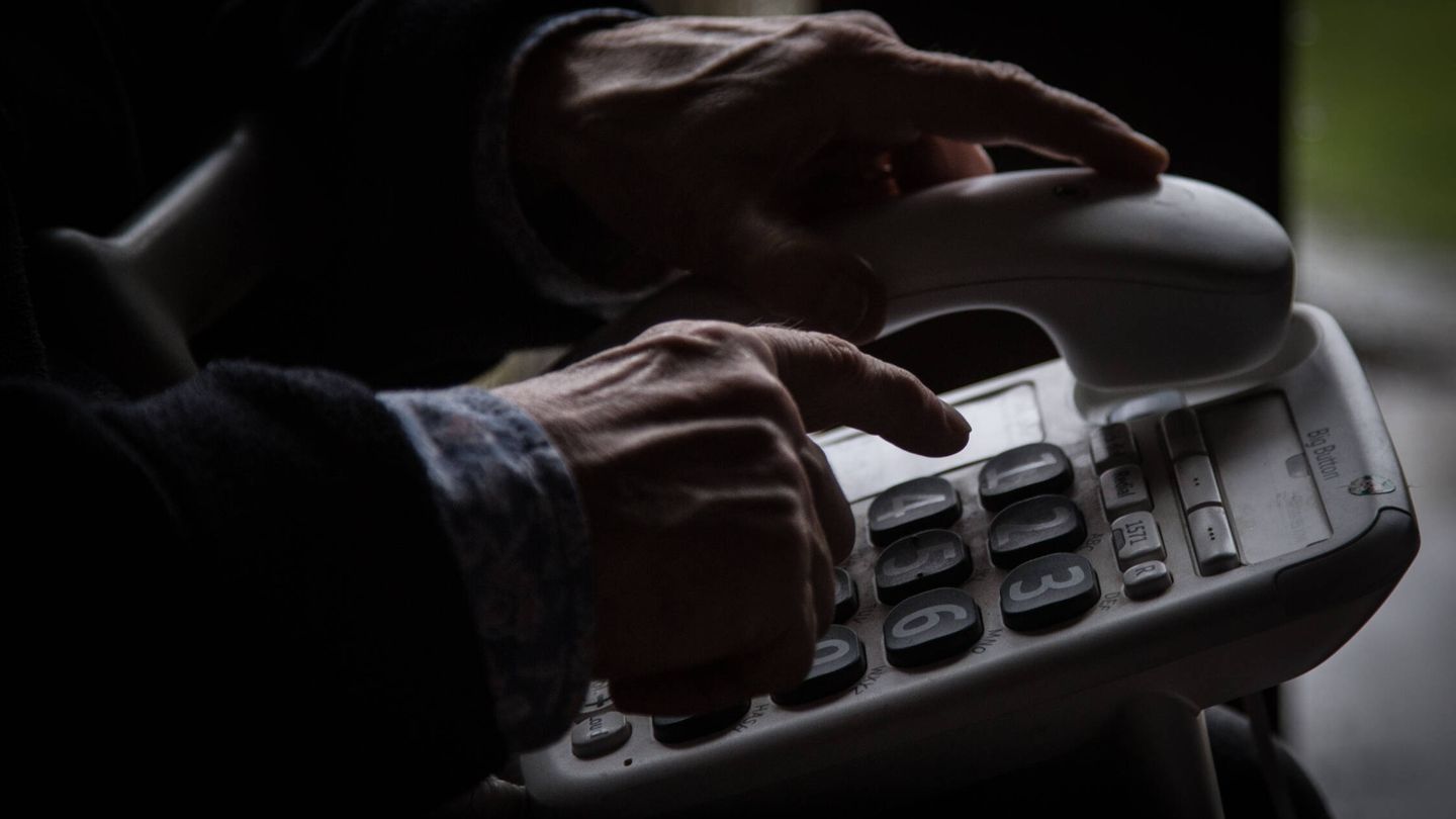 Algunos mayores denuncian que la atención telefónica no siempre es efectiva. (Getty Images/Matt Cardy)