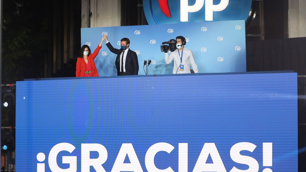 Casado se sube al tsunami de Ayuso: "Hoy es Madrid. Mañana podemos ganar a Sánchez"