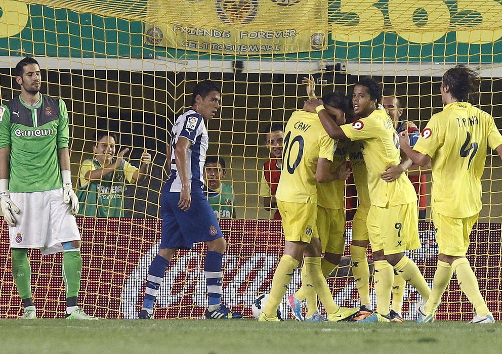 Foto: Los jugadores del Villarreal celebran el segundo gol ante el Espanyol.