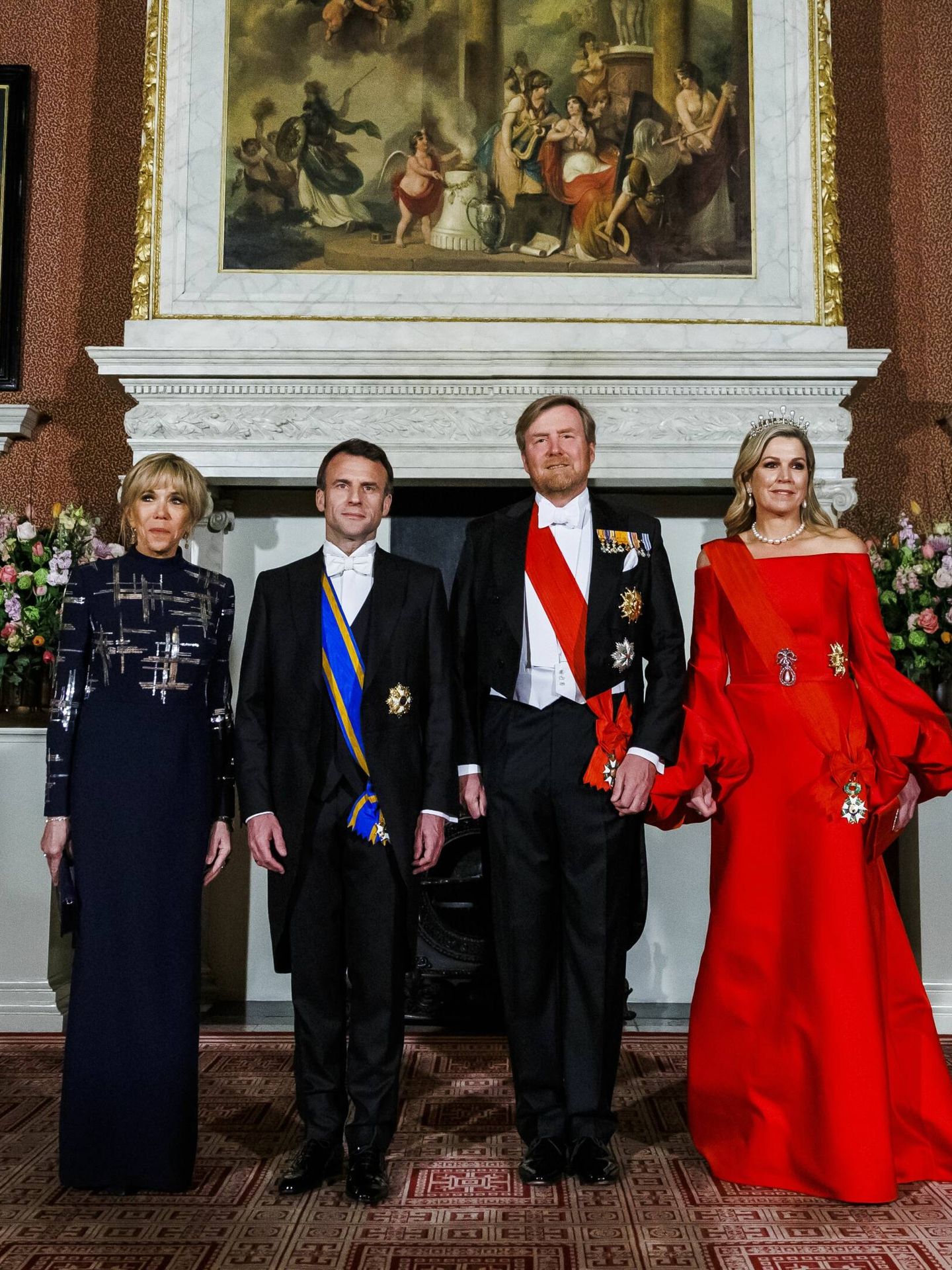  Los reyes de Holanda con los Macron. (Gtres)
