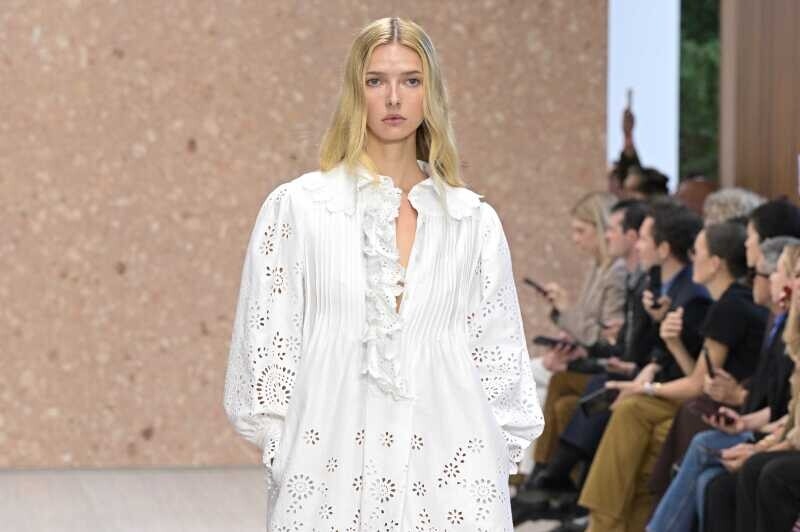 Foto de El debut de Apple, hija de Gwyneth Paltrow y Chris Martin como modelo para Chloé en París