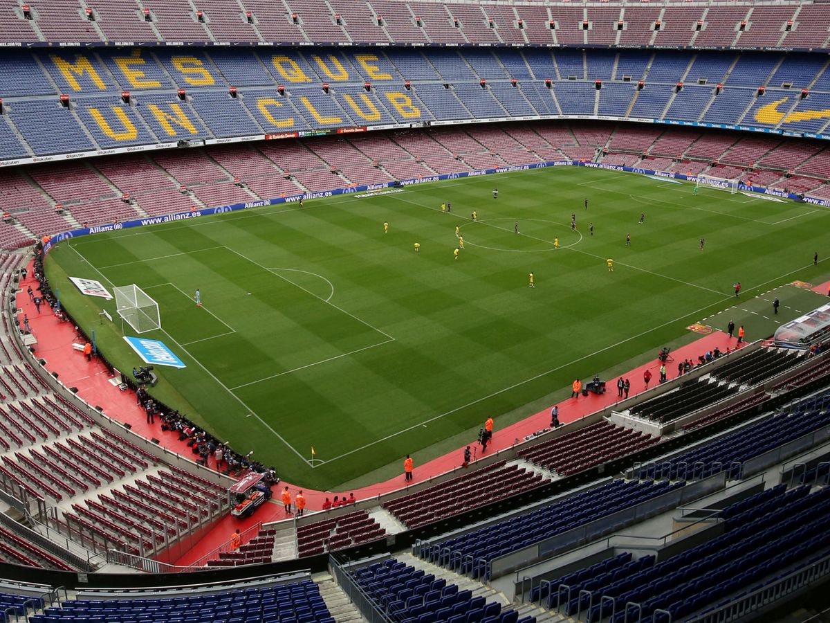 Foto: Una imagen del Camp Nou sin público en las gradas. (Reuters)