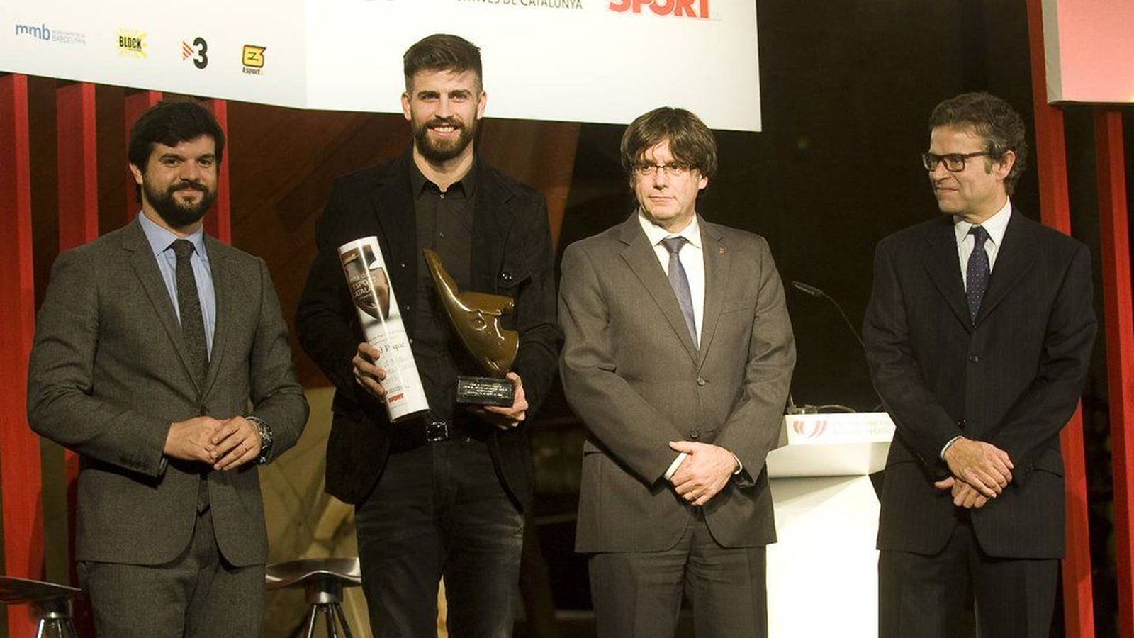 Foto: Gerard Piqué recogió el premio al mejor deportista catalán de 2015 (Foto: FC Barcelona)