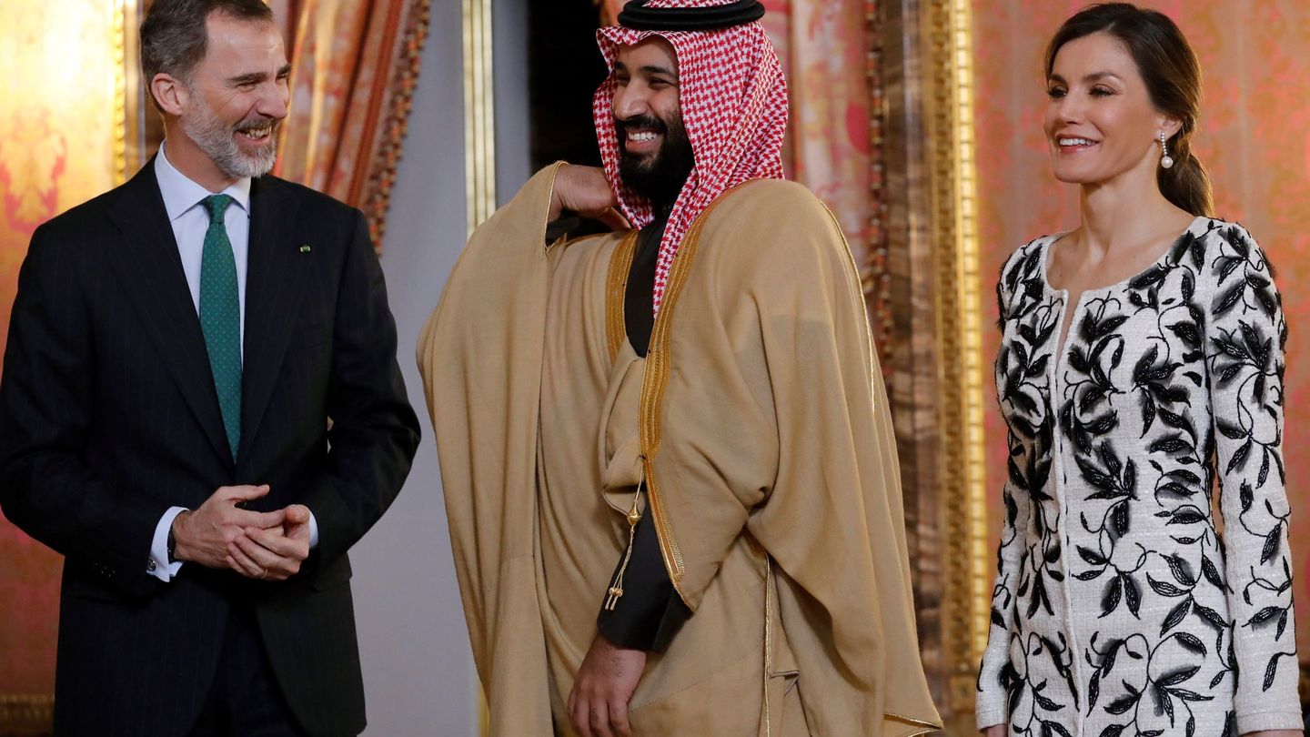 Los reyes Felipe y Letizia, con Mohamed bin Salman en el Palacio Real. (EFE)