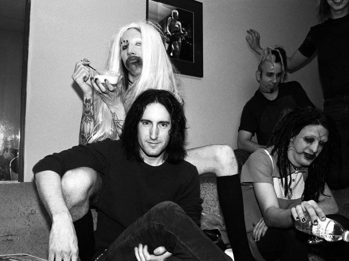 Marilyn Manson y Trent Reznor, en el 'backstage' del 'show' de Jon Stewart en 1995.