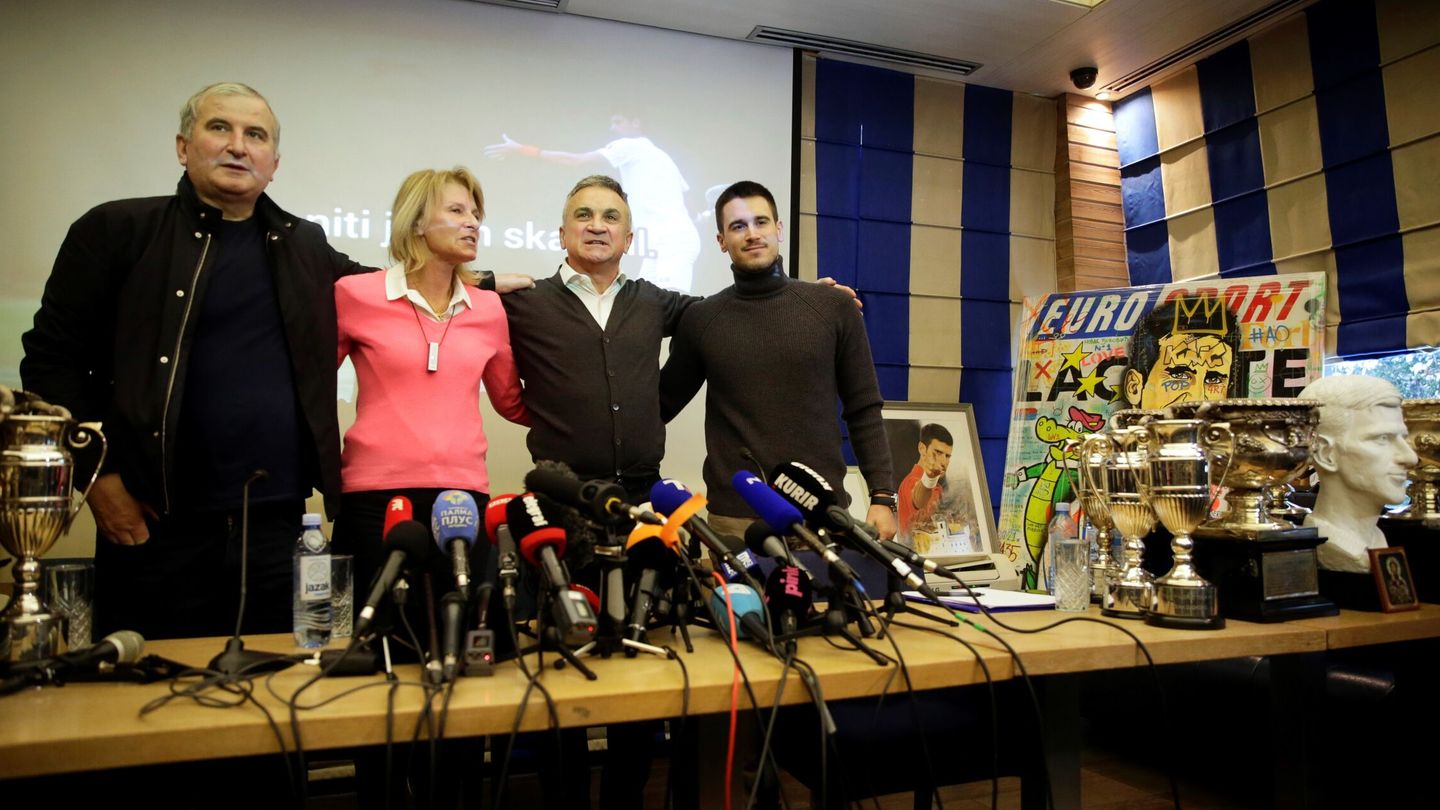 La familia de Novak Djokovic. (EFE/EPA/Andrej Cukic)