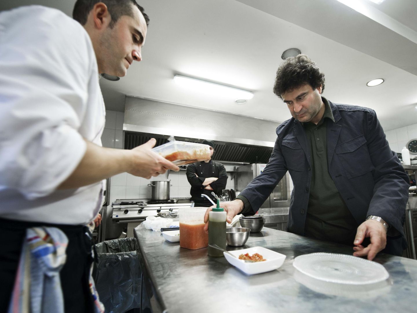 Pepe Rodríguez (derecha), chef del restaurante El Bohío. (EFE)