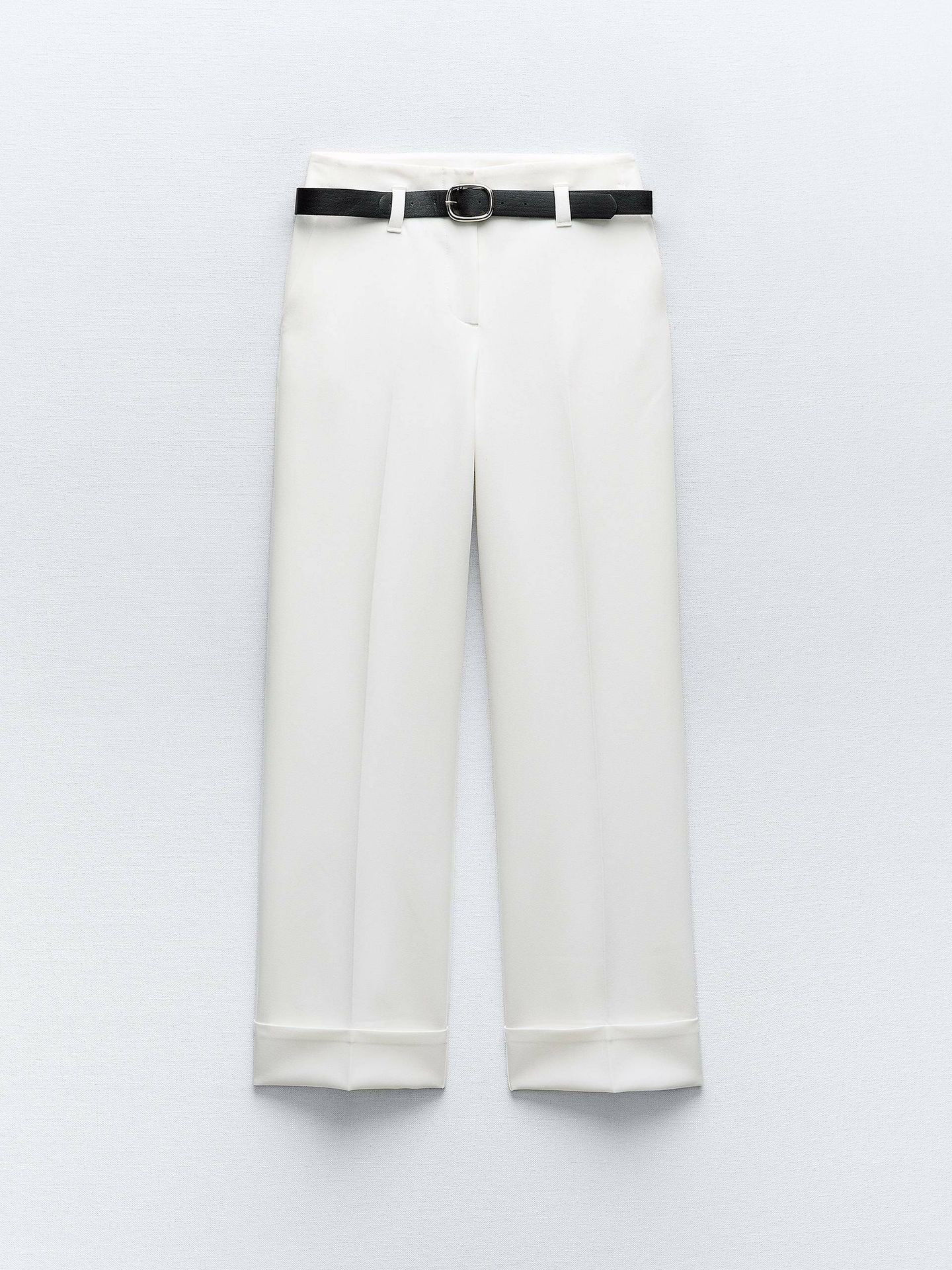 Pantalón blanco de Zara. (ZARA)